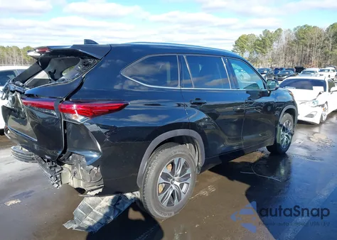 2021 Toyota Highlander Xle z USA, uszkodzony, nr VIN 5TDGZRAH7MS039295